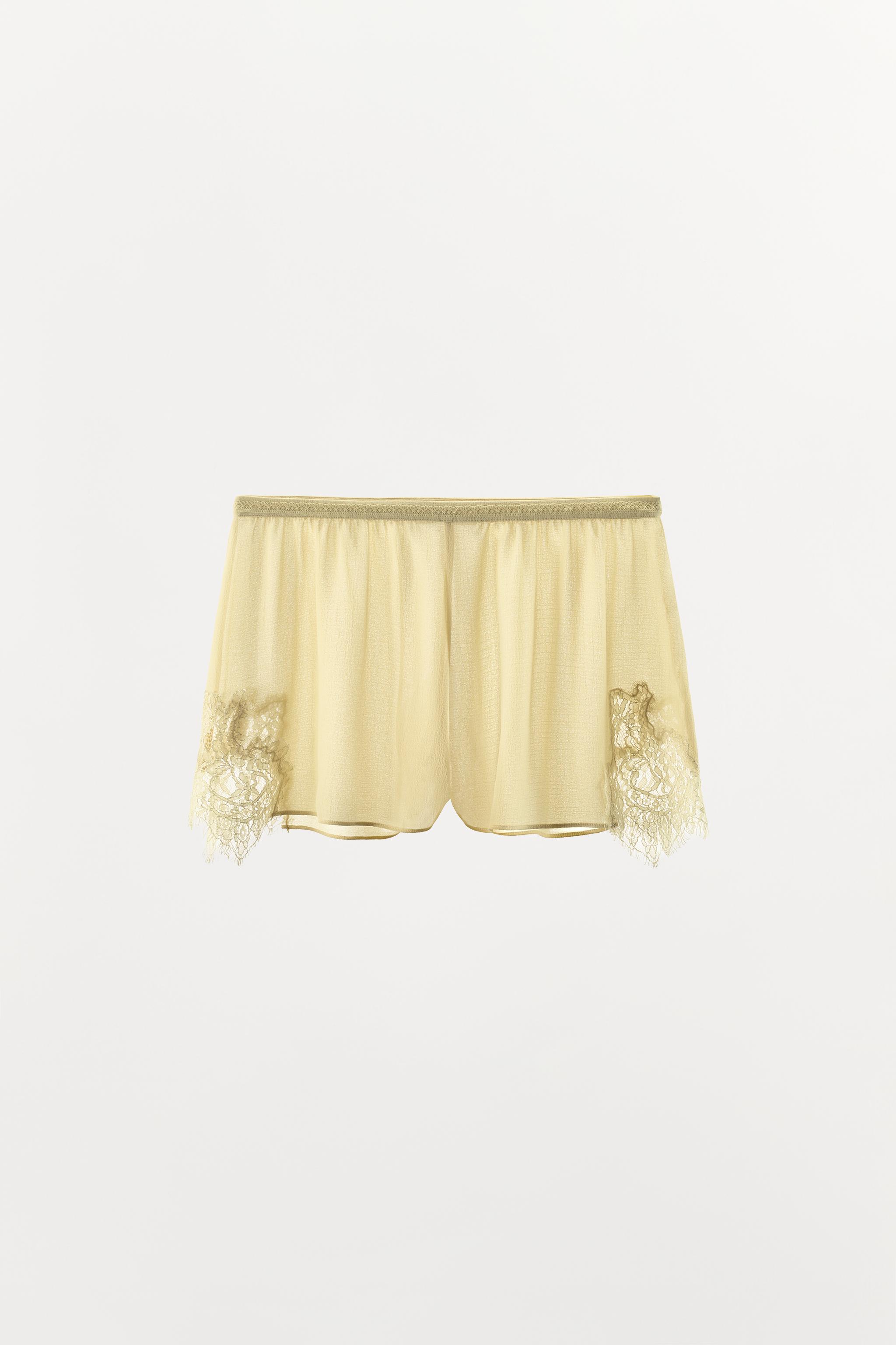 SHORT EN GEORGETTE ET DENTELLE